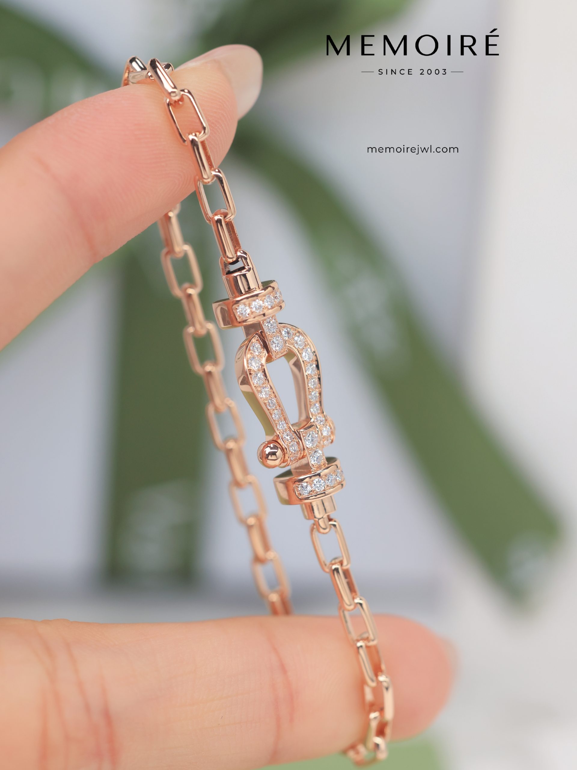MEMOIRÉ Rose Gold Medium Full-Pave Horseshoe Buckle Bracelet - Image 3