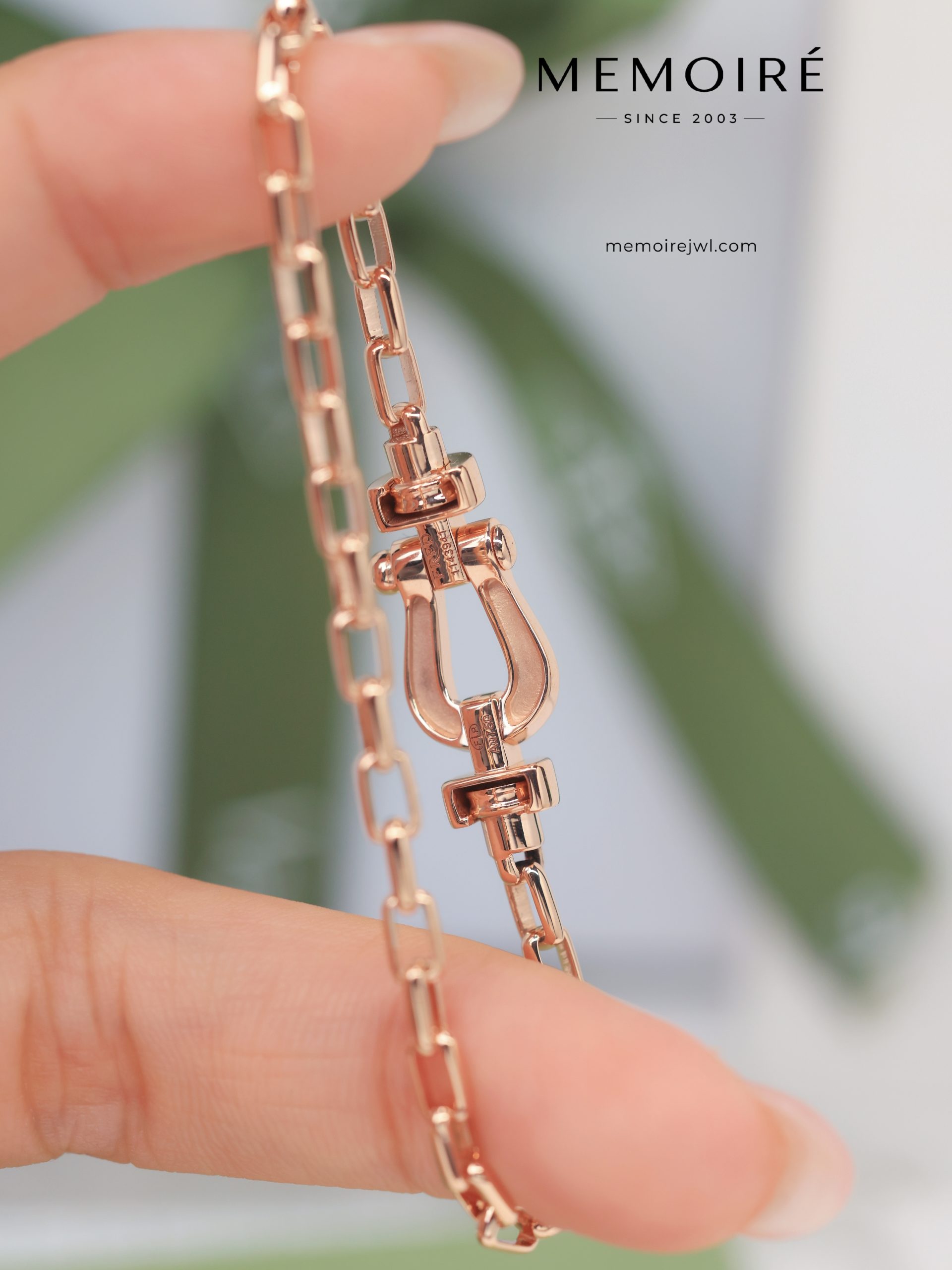 MEMOIRÉ Rose Gold Medium Full-Pave Horseshoe Buckle Bracelet - Image 4