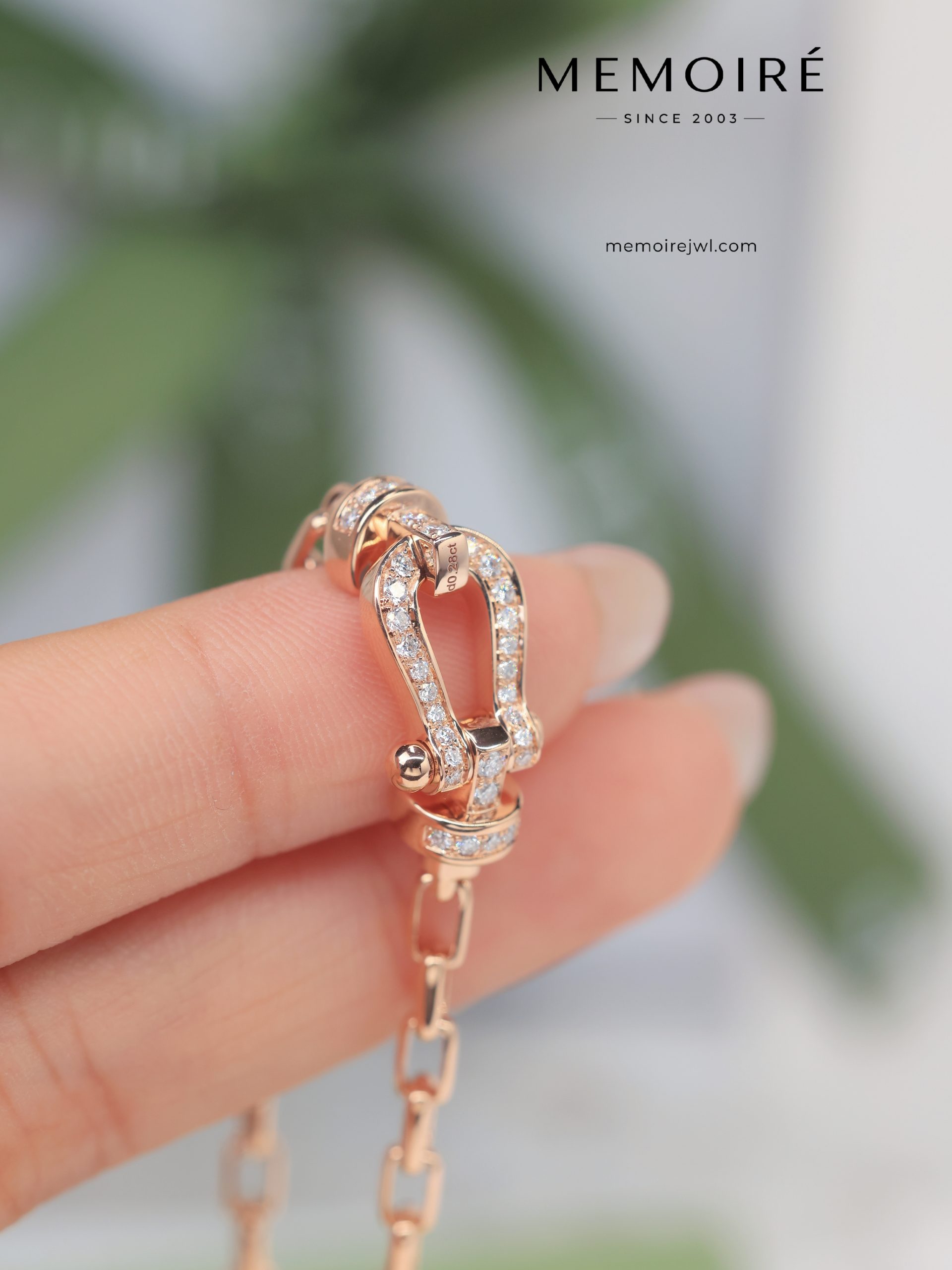 MEMOIRÉ Rose Gold Medium Full-Pave Horseshoe Buckle Bracelet - Image 5