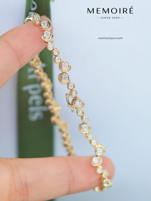 MÉMOIRÉ 18K Gold Alternating Bezel Round Diamond Tennis Bracelet