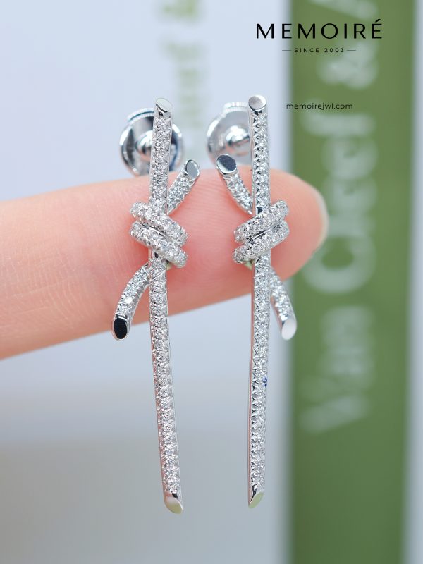 MEMOIRÉ Platinum Large Full-Pave Diamond Knot Drop Earrings