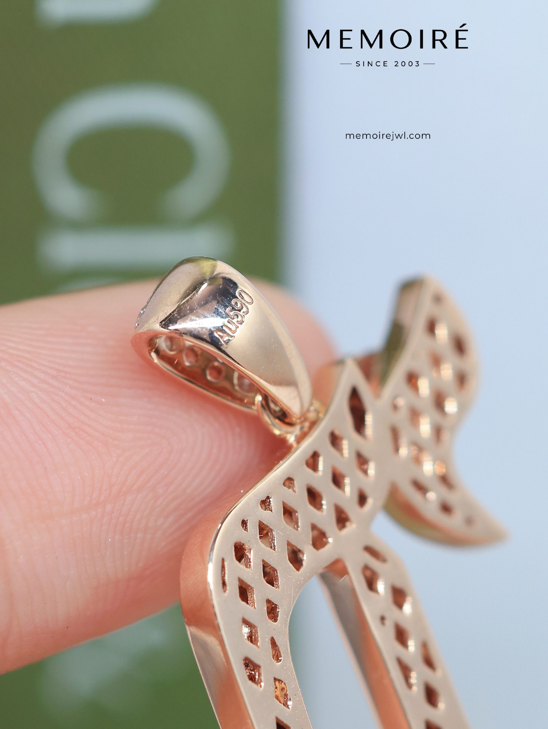 MÉMOIRÉ 18K Rose Gold Pave Chai Kitty Pendant - Image 5