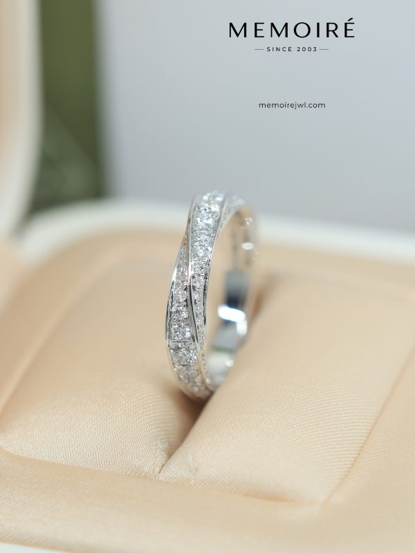 MEMOIRÉ White Gold Wide Full-Pave Rhombus Ring