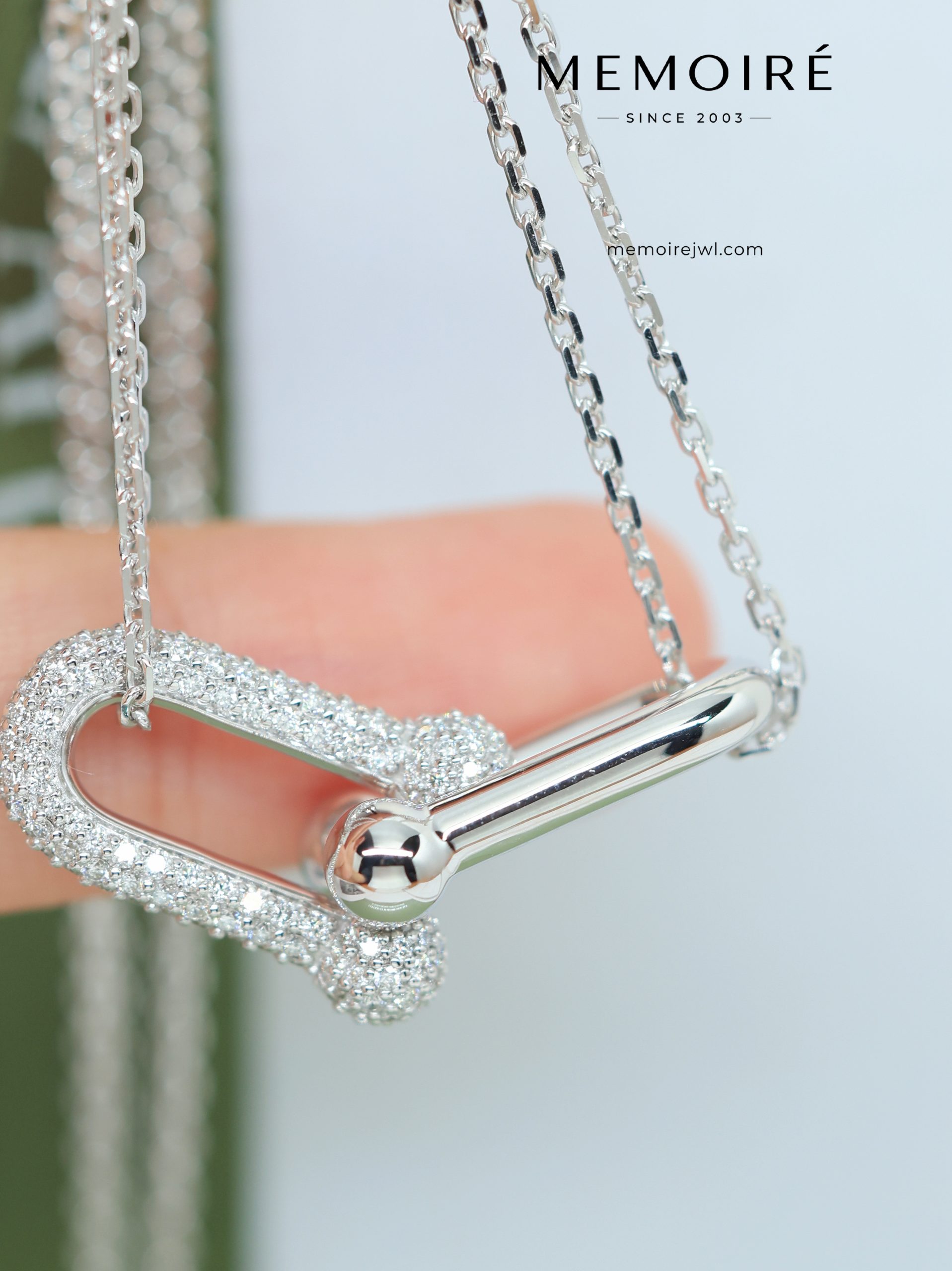 MEMOIRÉ Platinum Large Half-Pave Diamond U-Shaped Horseshoe Necklace
