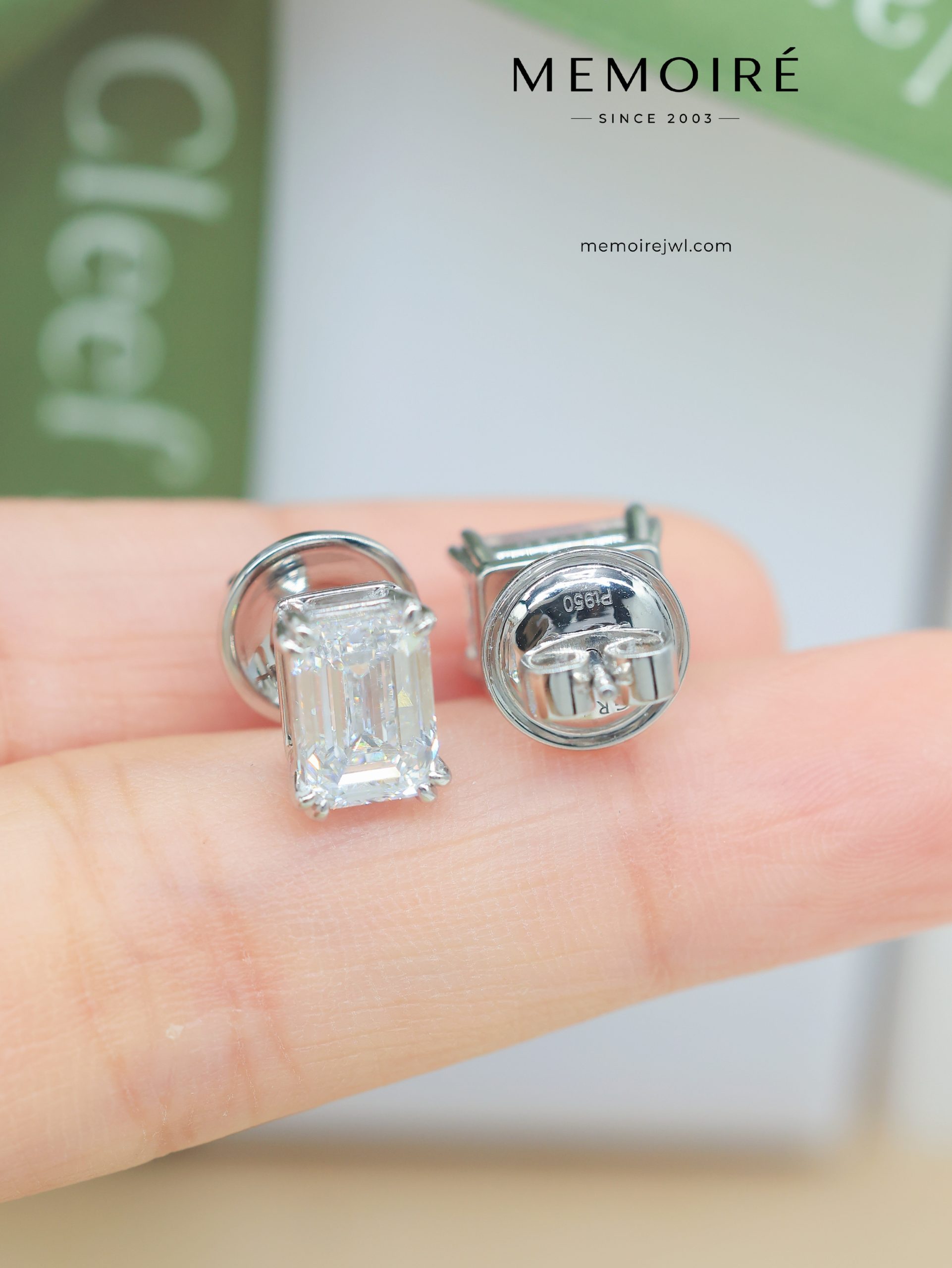 MEMOIRÉ White Gold Emerald-Cut Single Diamond Stud Earrings - Image 5